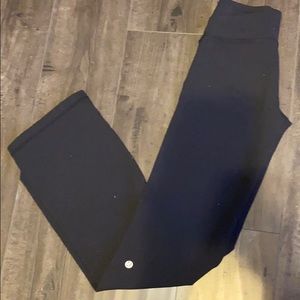 Black lululemon leggings.
